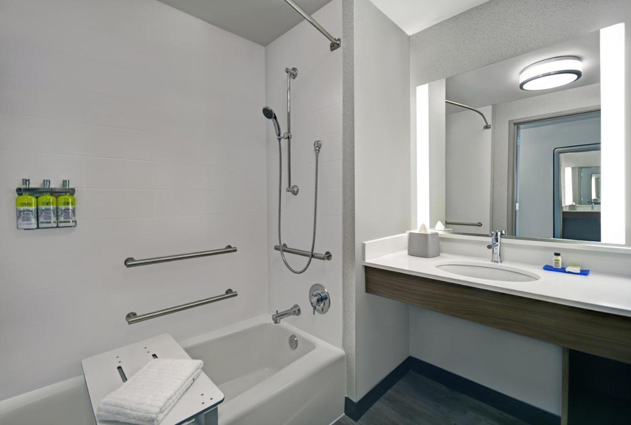 Holiday Express - - Galleria Area By Ihg Hotel 3*